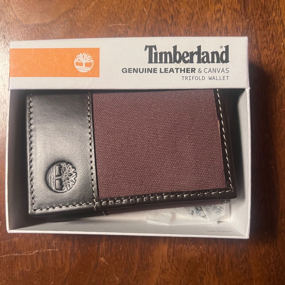 NWT Timberland Geniune Leather & Canvas Trifold Wallet - Picture 2 of 2